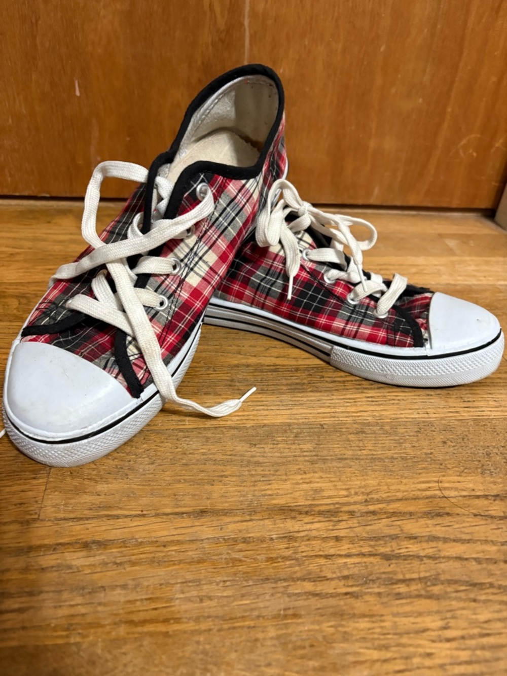 Source Unknown Red & Black Plaid Low-Top Sneakers